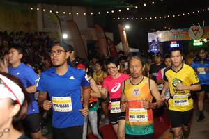 BIB: 0808, 15688, 17640, 10345
                            <button type="button" onclick="openModal(9884425)" class="btn btn-primary btn-sm float-right btn-popup" data-toggle="modal" data-target=".modal-high-quality">
                        <i class="fas fa-shopping-cart"></i> Add to Cart
                    </button>
                                            <button type="button" onclick="isThisMe(9884425, true)" class="btn btn-success btn-sm float-right btn-popup btn-isme hidden" data-toggle="tooltip" data-placement="bottom" title="นี่คือรูปของคุณใช่ไหม คลิกที่นี่เพื่อเอาเข้าอัลบั้ม">
                        <i class="fas fa-plus"></i> Add to album
                    </button>
                    <button type="button" onclick="isThisMe(9884425, false)" class="btn btn-warning btn-sm float-right btn-popup btn-isnotme hidden">
                        <i class="fas fa-ban"></i> Remove from album
                    </button>